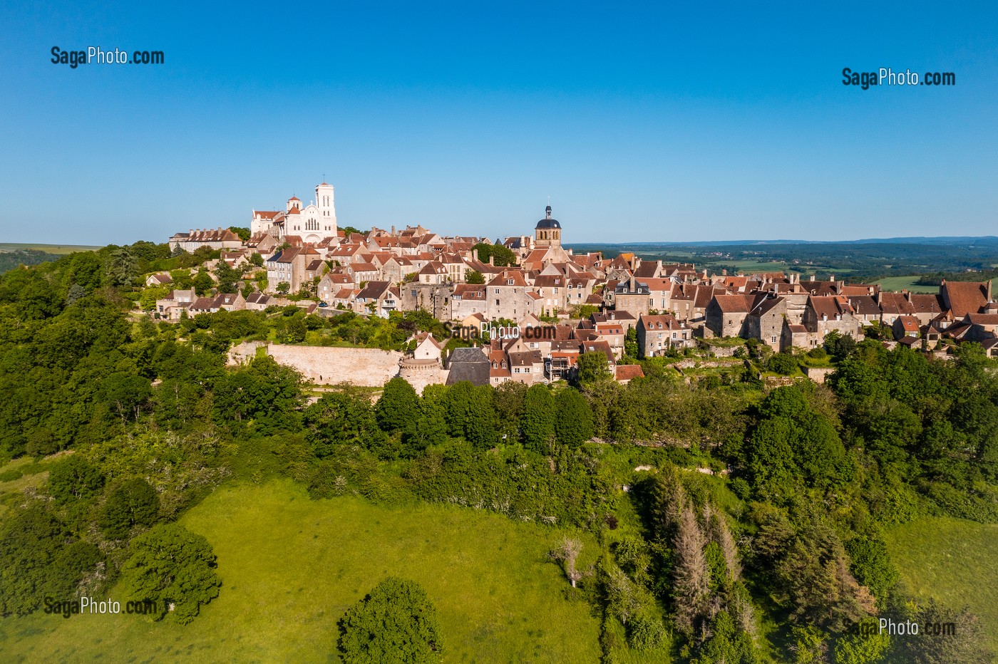 VILLAGE ET COLLINE ETERNELLE DE VEZELAY, (89) YONNE, BOURGOGNE, FRANCE 