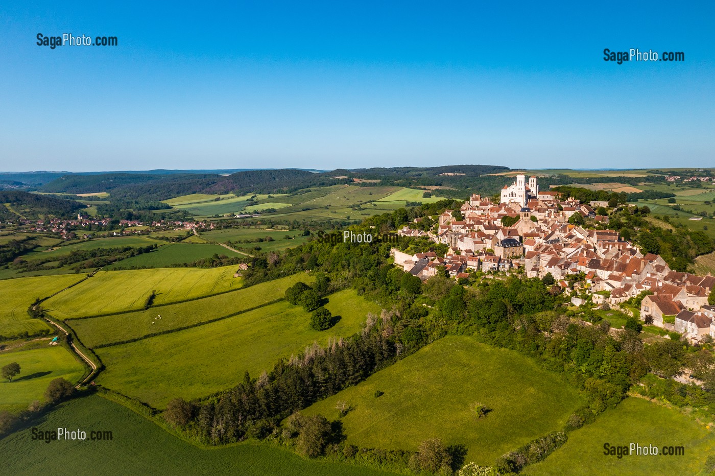 VILLAGE ET COLLINE ETERNELLE DE VEZELAY, (89) YONNE, BOURGOGNE, FRANCE 