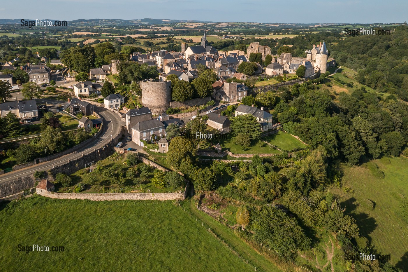 VUE DRONE, SAINTE SUZANNE, (53) MAYENNE, PAYS DE LA LOIRE 