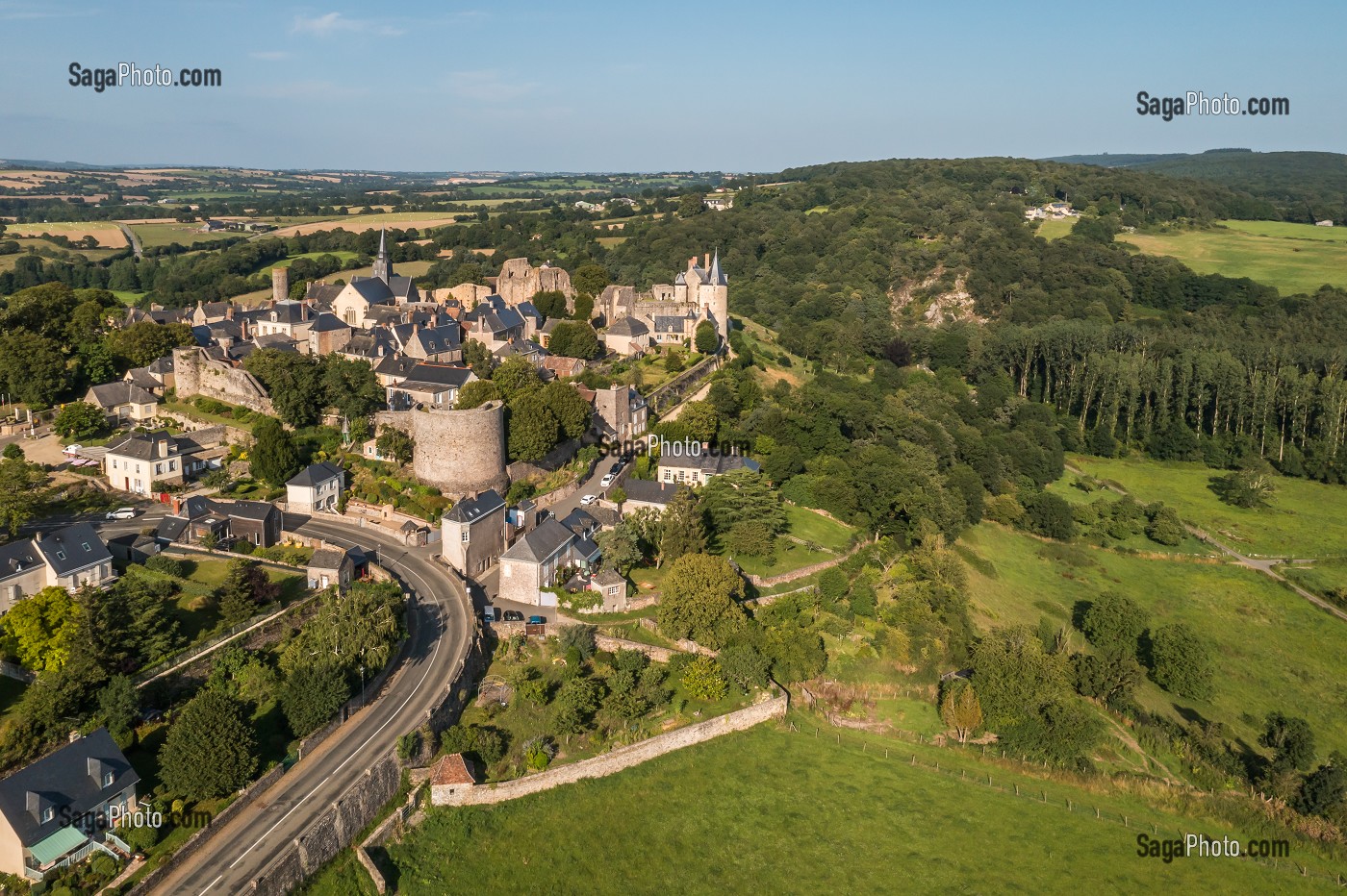 VUE DRONE, SAINTE SUZANNE, (53) MAYENNE, PAYS DE LA LOIRE 