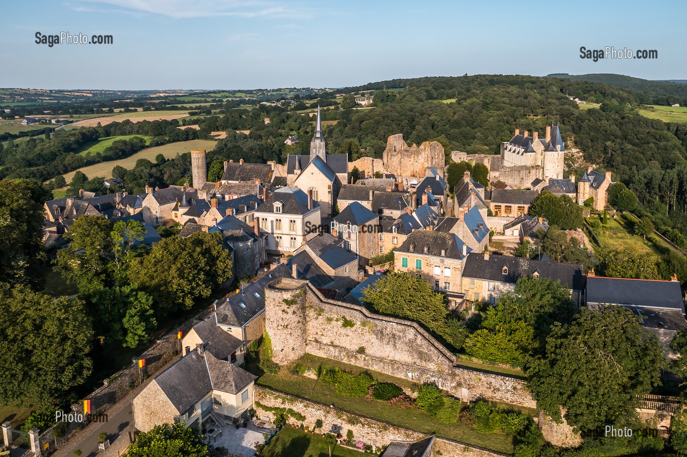 VUE DRONE, SAINTE SUZANNE, (53) MAYENNE, PAYS DE LA LOIRE 