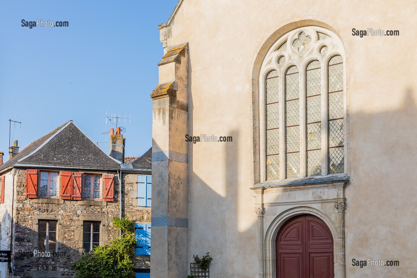 PLACE DE L'EGLISE, SAINTE SUZANNE, (53) MAYENNE, PAYS DE LA LOIRE 