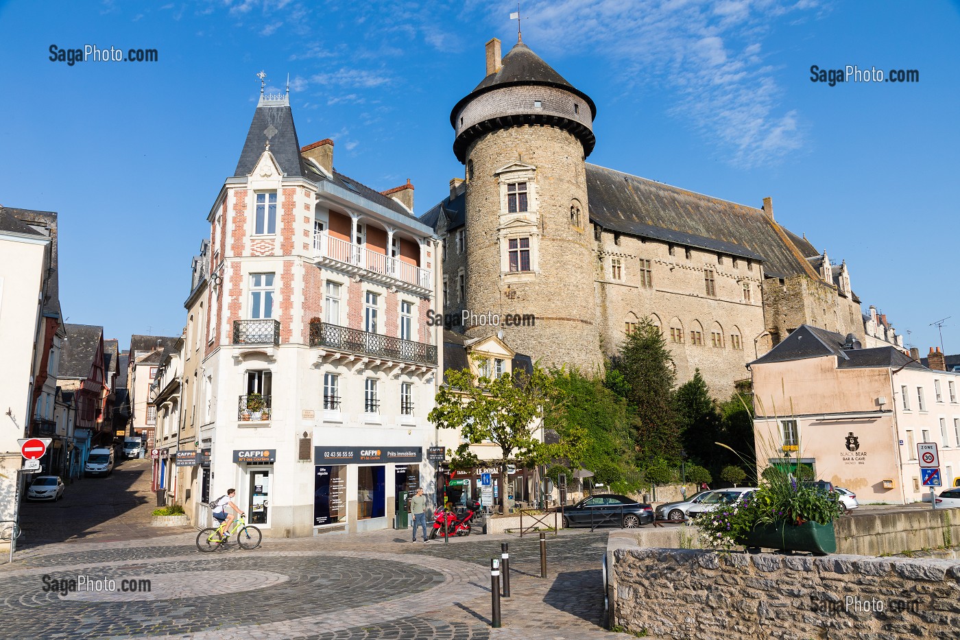 CHATEAU ET VILLE DE LAVAL SUR LES RIVES DE LA MAYENNE, (53) MAYENNE, PAYS DE LA LOIRE 