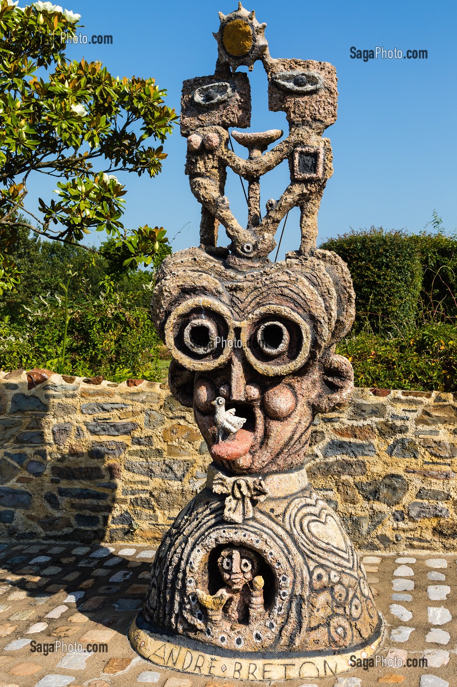 MUSEE ROBERT TATIN, MAISON D'ARTISTE DU CERAMISTE, PEINTRE ET SCULPTEUR, QUI FIT DE SA MAISON ET DE SES JARDINS UN ENVIRONNEMENT D'ART, COSSE LE VIVIEN, MAYENNE, (53) MAYENNE, PAYS DE LA LOIRE 