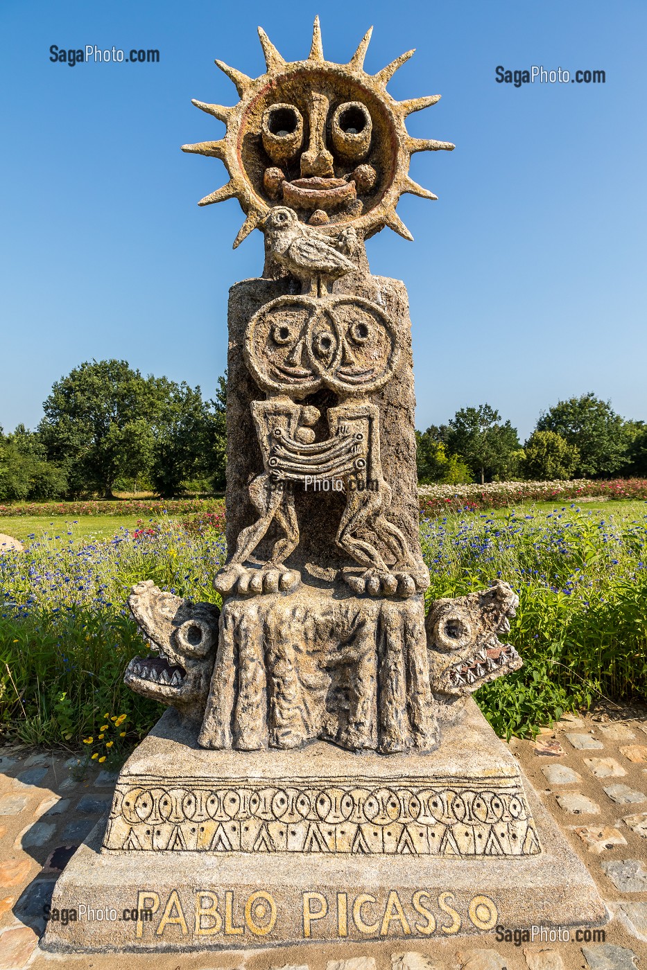 MUSEE ROBERT TATIN, MAISON D'ARTISTE DU CERAMISTE, PEINTRE ET SCULPTEUR, QUI FIT DE SA MAISON ET DE SES JARDINS UN ENVIRONNEMENT D'ART, COSSE LE VIVIEN, MAYENNE, (53) MAYENNE, PAYS DE LA LOIRE 