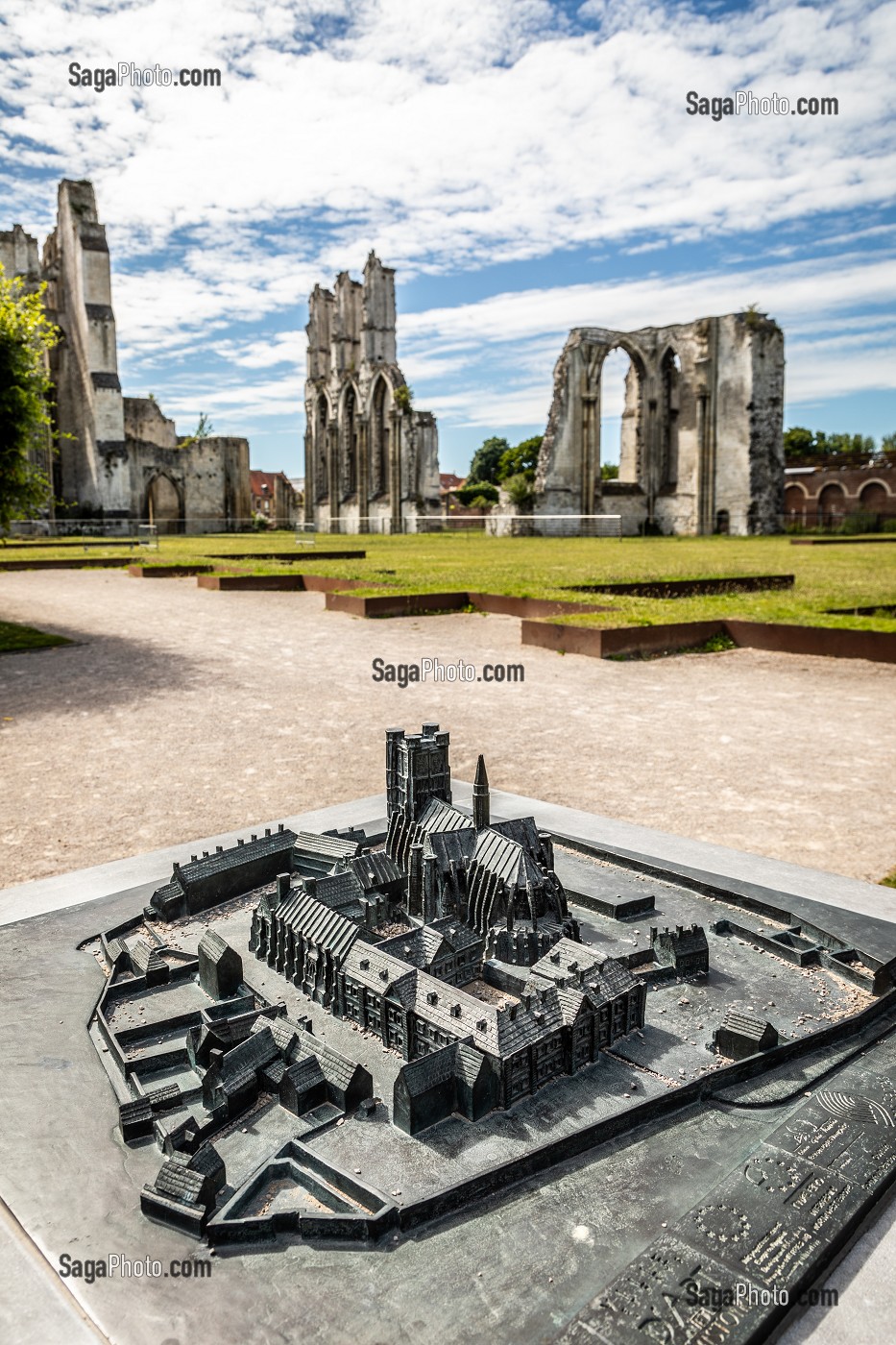 MAQUETTE ET RUINES DE L'ABBAYE SAINT BERTIN, SAINT OMER, (62) PAS-DE-CALAIS, FRANCE 