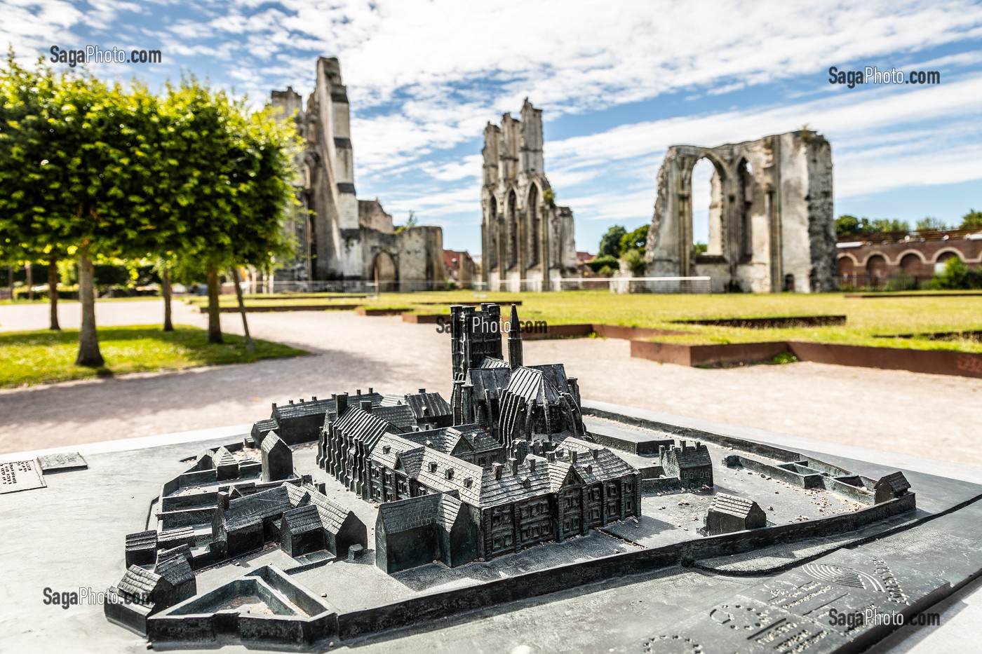 MAQUETTE ET RUINES DE L'ABBAYE SAINT BERTIN, SAINT OMER, (62) PAS-DE-CALAIS, FRANCE 