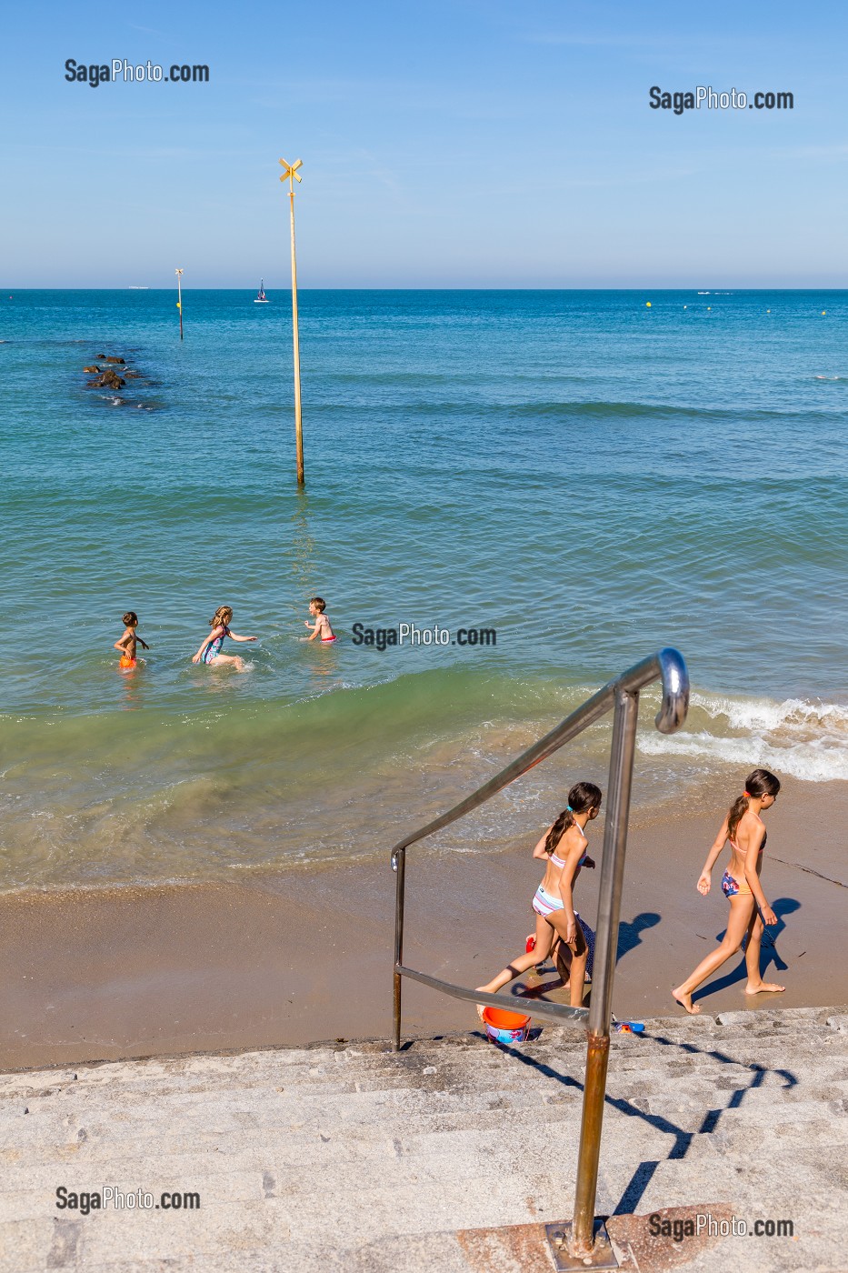 BORD DE MER, DIGUE, WIMEREUX, (62) PAS-DE-CALAIS, FRANCE 