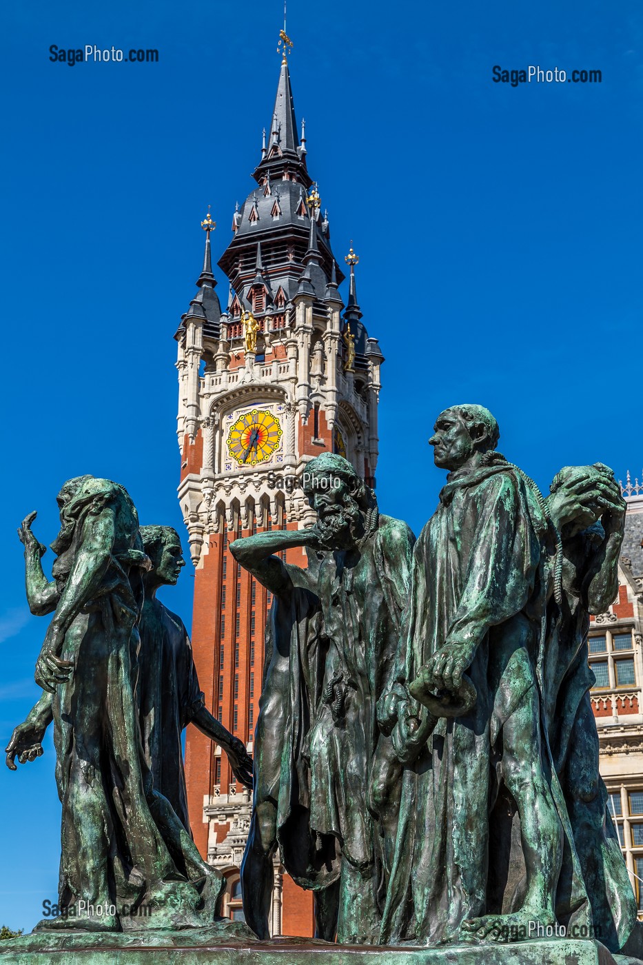 BEFFROI, HOTEL DE VILLE ET SCULPTURE LES BOURGEOIS DE CALAIS, AUGUSTE RODIN, CALAIS, (62) PAS-DE-CALAIS, FRANCE 