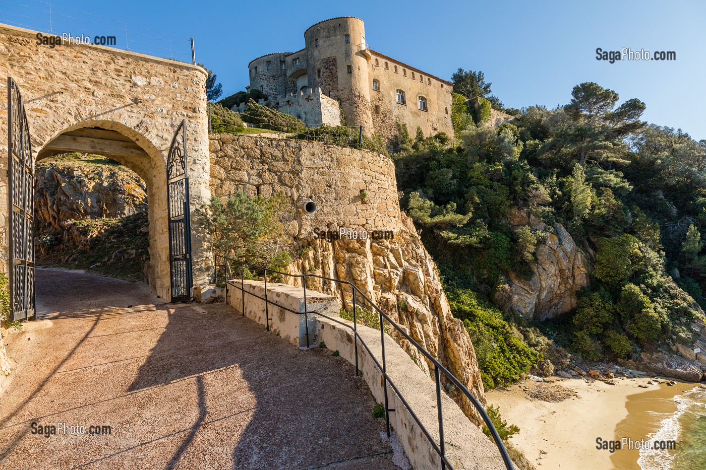 FORT DE BREGANCON, RESIDENCE DES PRESIDENTS DE LA REPUBLIQUE, BORMES LES MIMOSAS 