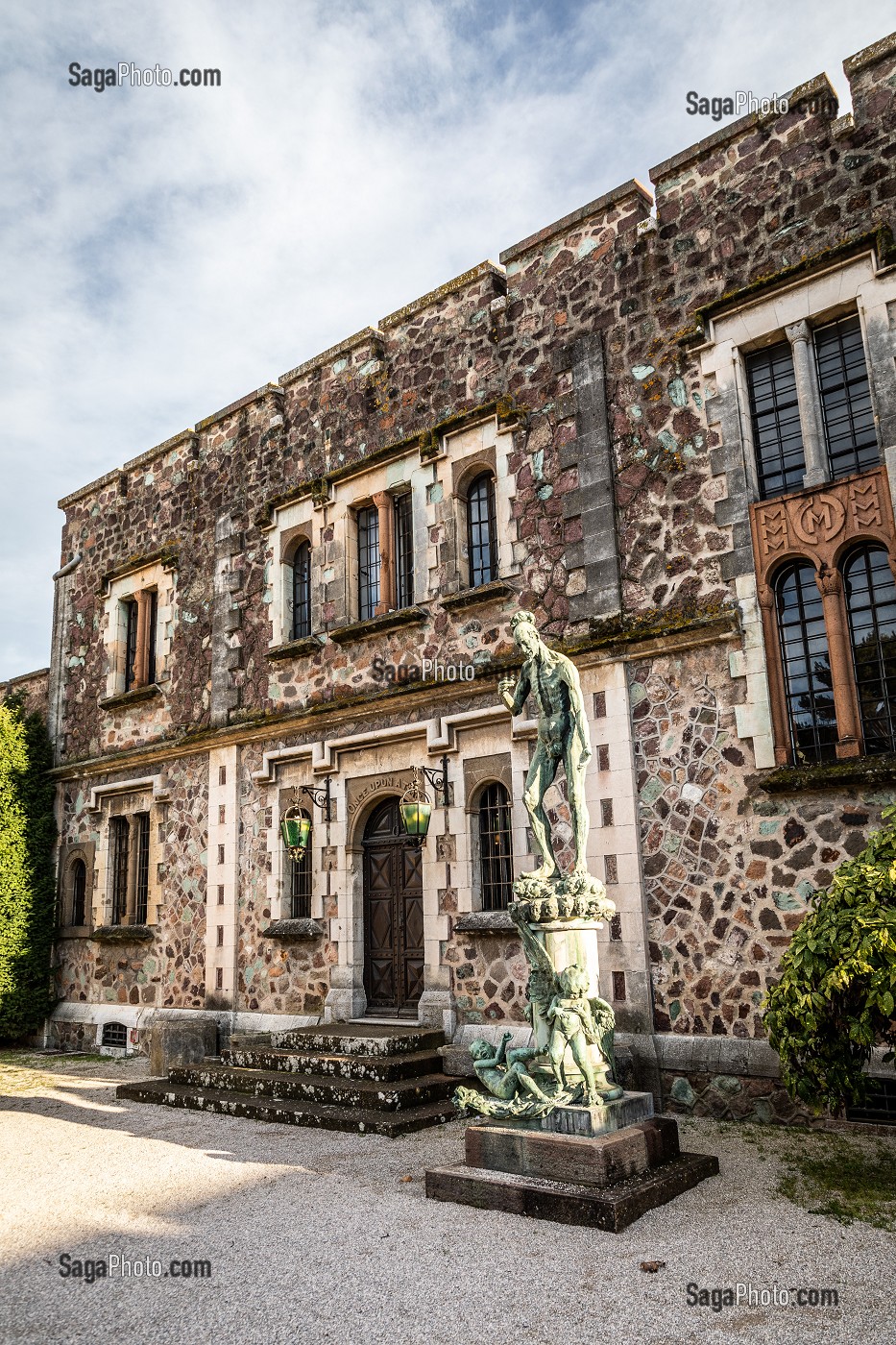 CHATEAU DE MANDELIEU LA NAPOULE, ANCIENNE FORTERESSE MEDIEVALE RESTAUREE PAR HENRY ET MARIE CLEWS, ABRITE AUJOURD’HUI LA COLLECTION DE SCULPTURES DE HENRY CLEWS, MANDELIEU LA NAPOULE 