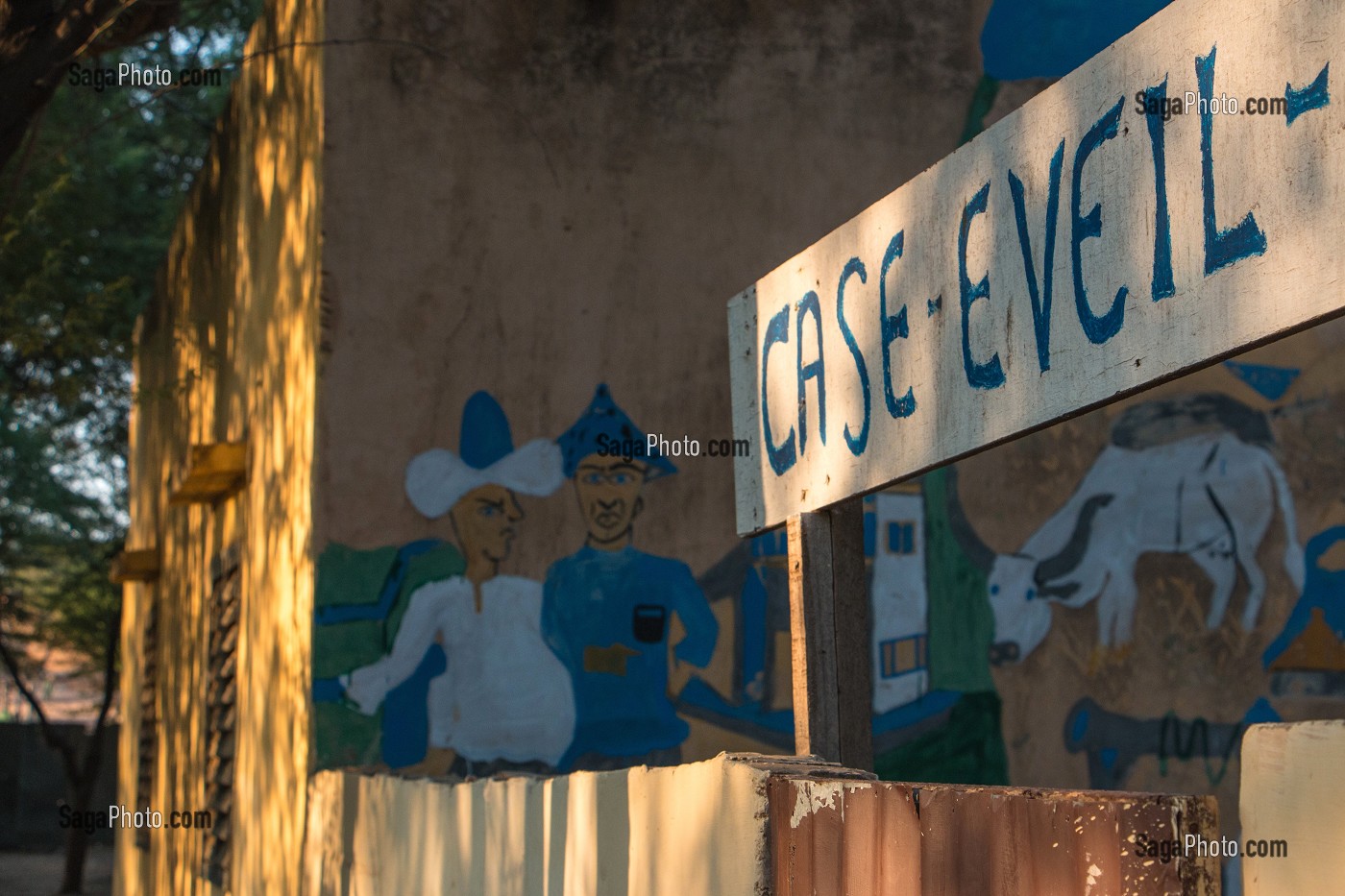 LA CASE EVEIL POUR L'ECOLE MATERNELLE DES PLUS PETITS, VILLAGE PEUL DE GUELAKH, SENEGAL, AFRIQUE DE L'OUEST 
