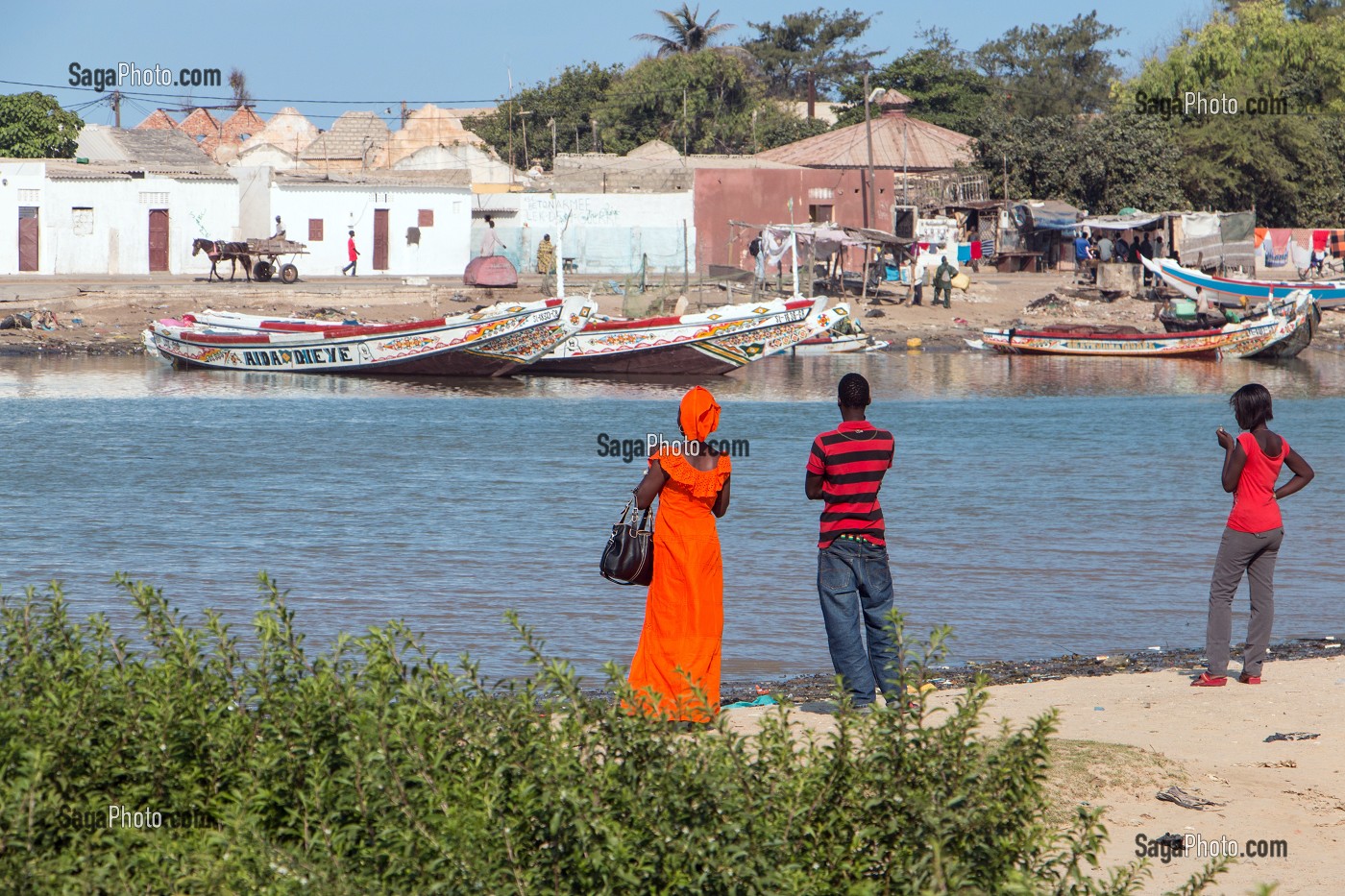 GUET NDAR, QUARTIER DU VILLAGE DES PECHEURS AVEC LES PIROGUES COLORES, SAINT-LOUIS-DU-SENEGAL, SENEGAL, AFRIQUE DE L'OUEST 