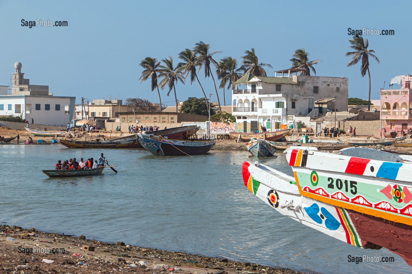 TRAVERSEE EN PIROGUE D'UN BRAS DU FLEUVE, SAINT-LOUIS-DU-SENEGAL, SENEGAL, AFRIQUE DE L'OUEST 