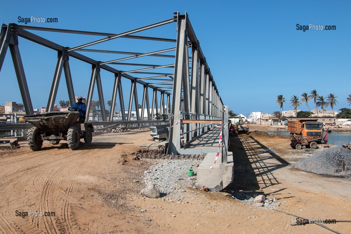 TRAVAUX PUBLICS DE REHABILITATION DE L'EX-PONT DE LA GEOLE PAR L'ENTREPRISE CHINOISE HENAN CHINE REBAPTISE PONT OUSMANE MASSECK NDIAYLE, SAINT-LOUIS-DU-SENEGAL, SENEGAL, AFRIQUE DE L'OUEST 