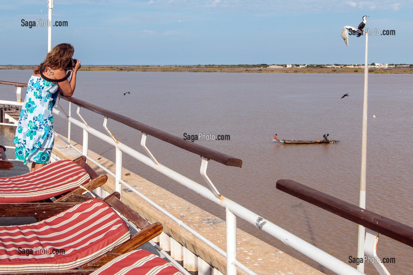 PASSAGERS TOURISTES SUR LE PONT DU BATEAU DE CROISIERE 'BOU EL MOGDAD' DE LA COMPAGNIE DU FLEUVE, SENEGAL, AFRIQUE DE L'OUEST 