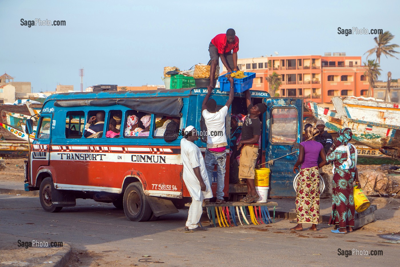 TRANSPORT EN COMMUN TRADITIONNEL DE LA VILLE, SAINT-LOUIS-DU-SENEGAL, SENEGAL, AFRIQUE DE L'OUEST 