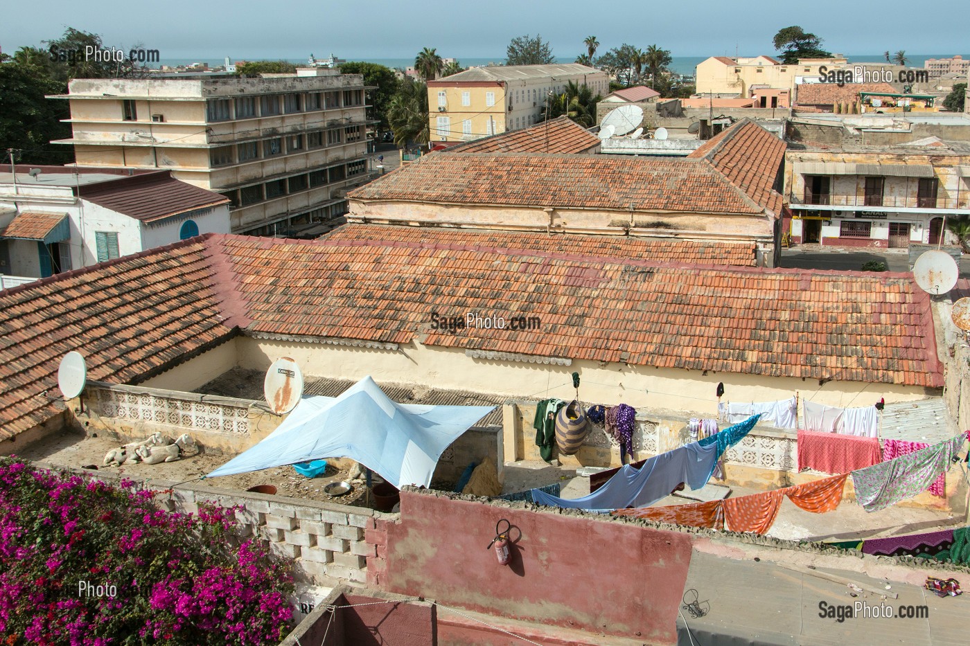 VUE GENERALE DEPUIS LES TOITS DE LA VILLE DE SAINT-LOUIS-DU-SENEGAL, SENEGAL, AFRIQUE DE L'OUEST 