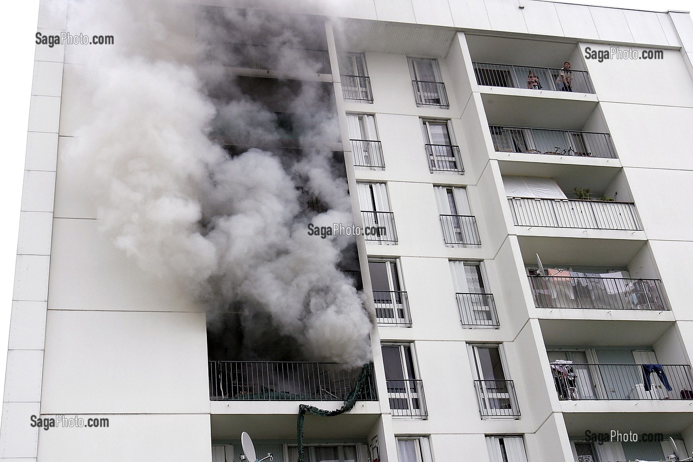 FEU D'APPARTEMENT DANS UN IMMEUBLE HLM, LAVAL, MAYENNE (53), FRANCE 