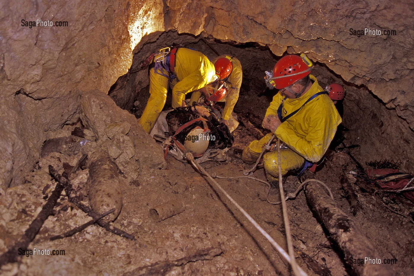 SITES MILITAIRES EN PRESENCE D'EXPLOSIFS OU BOMBES, EVACUATION D'UNE VICTIME, SECOURS SPELEOLOGIQUE, SAUVETAGE SUR SITE MILITAIRE DE LA PREMIERE GUERRE MONDIALE, GRIMP, MEUSE (55), FRANCE 