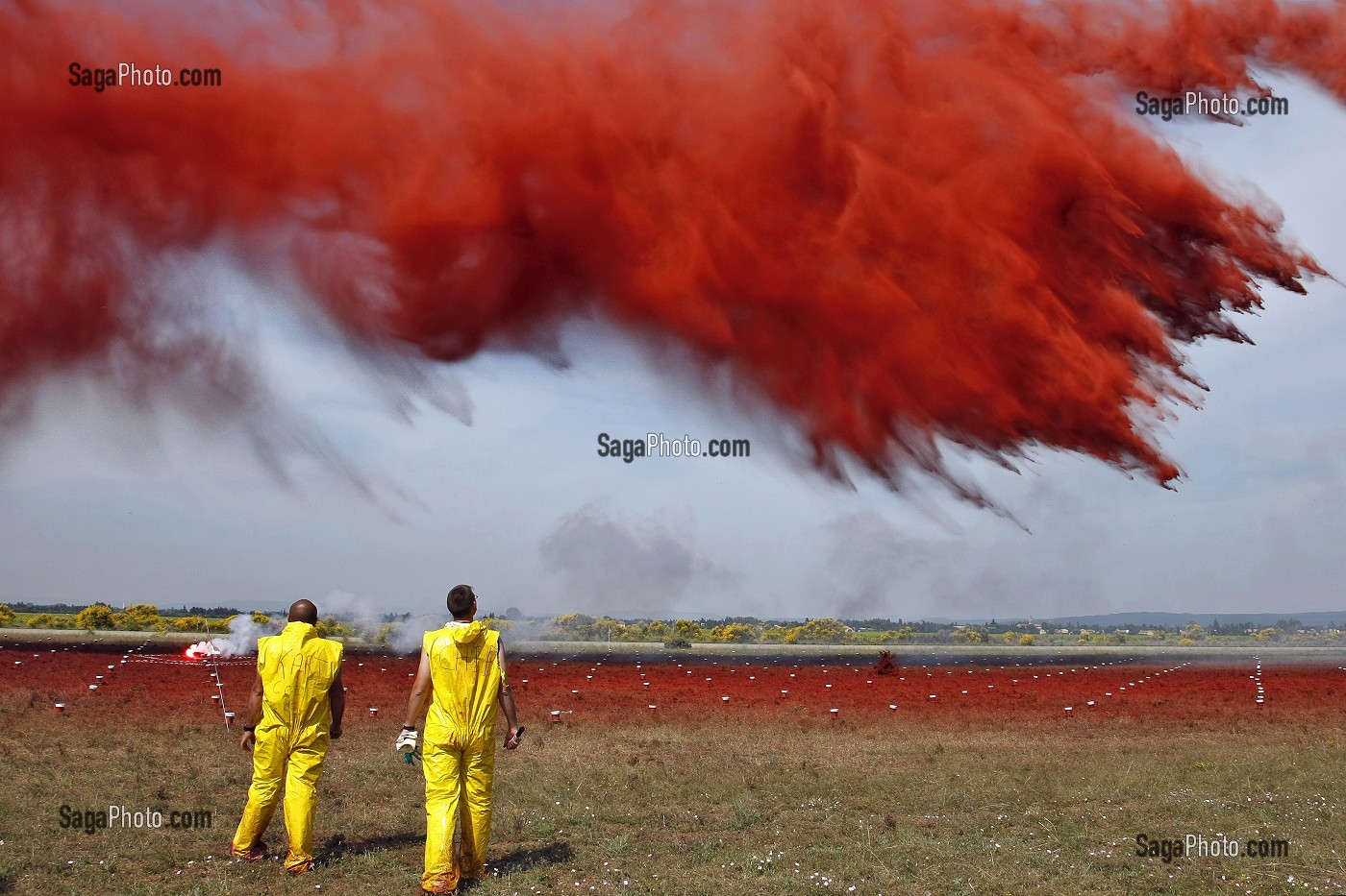 ETUDE DE L'EMPREINTE AU SOL FAITE PAR DES PRODUITS RETARDANTS LARGUES A PARTIR D'AVIONS BOMBARDIERS D'EAU,  CENTRE D'ESSAIS ET DE RECHERCHE DE L'ENTENTE (CEREN), GARDANNE, BOUCHES-DU-RHONE (13), FRANCE 