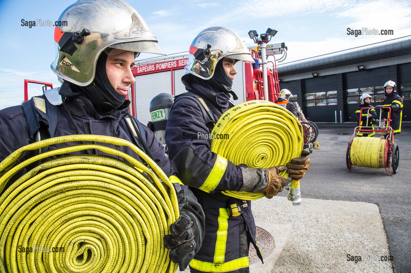 MANOEUVRE DE LA GARDE DE SAPEURS-POMPIERS, CENTRE D'INCENDIE ET DE SECOURS DE NEUFCHATEL-EN-BRAY, SEINE-MARITIME (76), FRANCE 