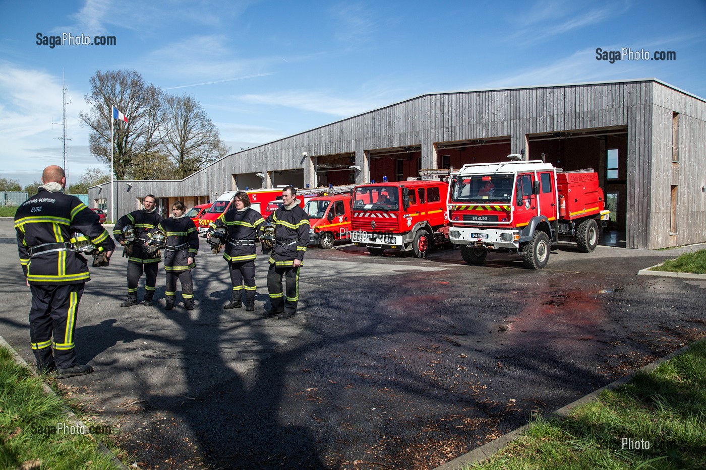 MANOEUVRE DE LA GARDE, CASERNE DES SAPEURS-POMPIERS, CENTRE D'INTERVENTION ET DE SECOURS DE RUGLES, EURE (27), FRANCE 