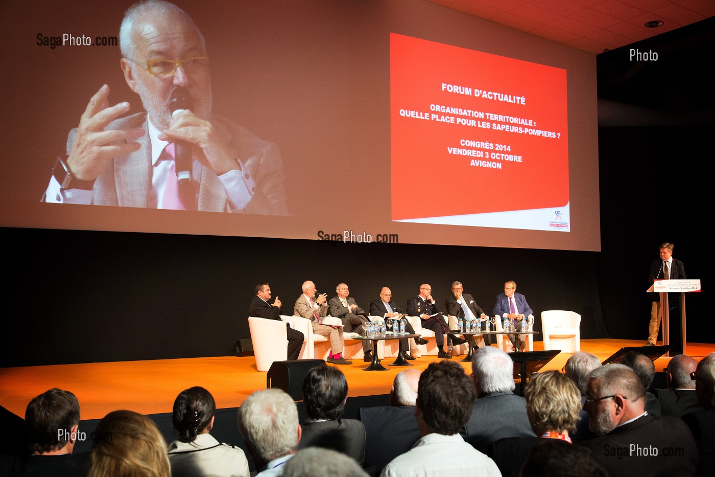 CLAUDY LEBRETON, PRESIDENT DE L'ADF EN PRESENCE DU MINISTRE DE L'INTERIEUR, BERNARD CAZENEUVE, FORUM D'ACTUALITE SUR REFORME TERRITORIALE ET LEURS CONSEQUENCES, CONGRES NATIONAL DES SAPEURS-POMPIERS DE FRANCE, AVIGNON (84), FRANCE 