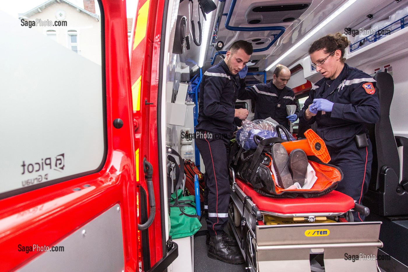 24 HEURES AVEC LES SAPEURS-POMPIERS DE VICHY, ALLIER, FRANCE