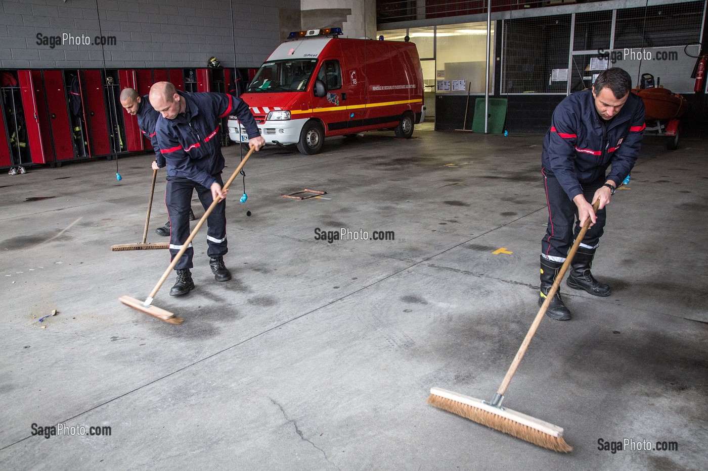 24 HEURES AVEC LES SAPEURS-POMPIERS DE VICHY, ALLIER, FRANCE