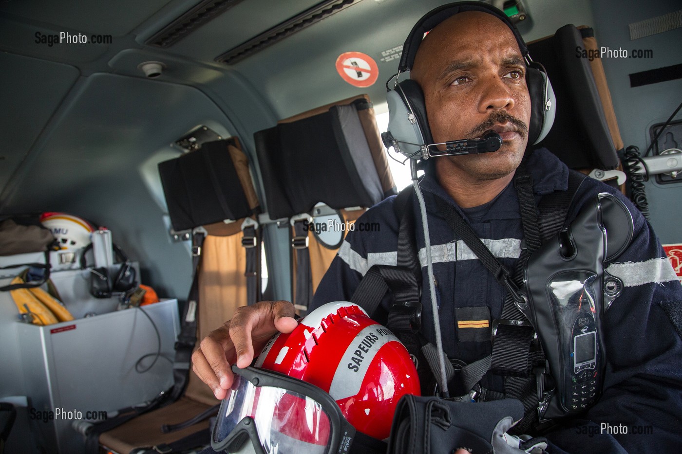 ADJUDANT WILLY GUSTAVE, SPP ET SAUVETEUR HELICO (SH) EN TENUE TERRESTRE, SECOURS HELIPORTES AVEC L'HELICOPTERE DRAGON 972 DE LA SECURITE CIVILE, MARTINIQUE, FRANCE 