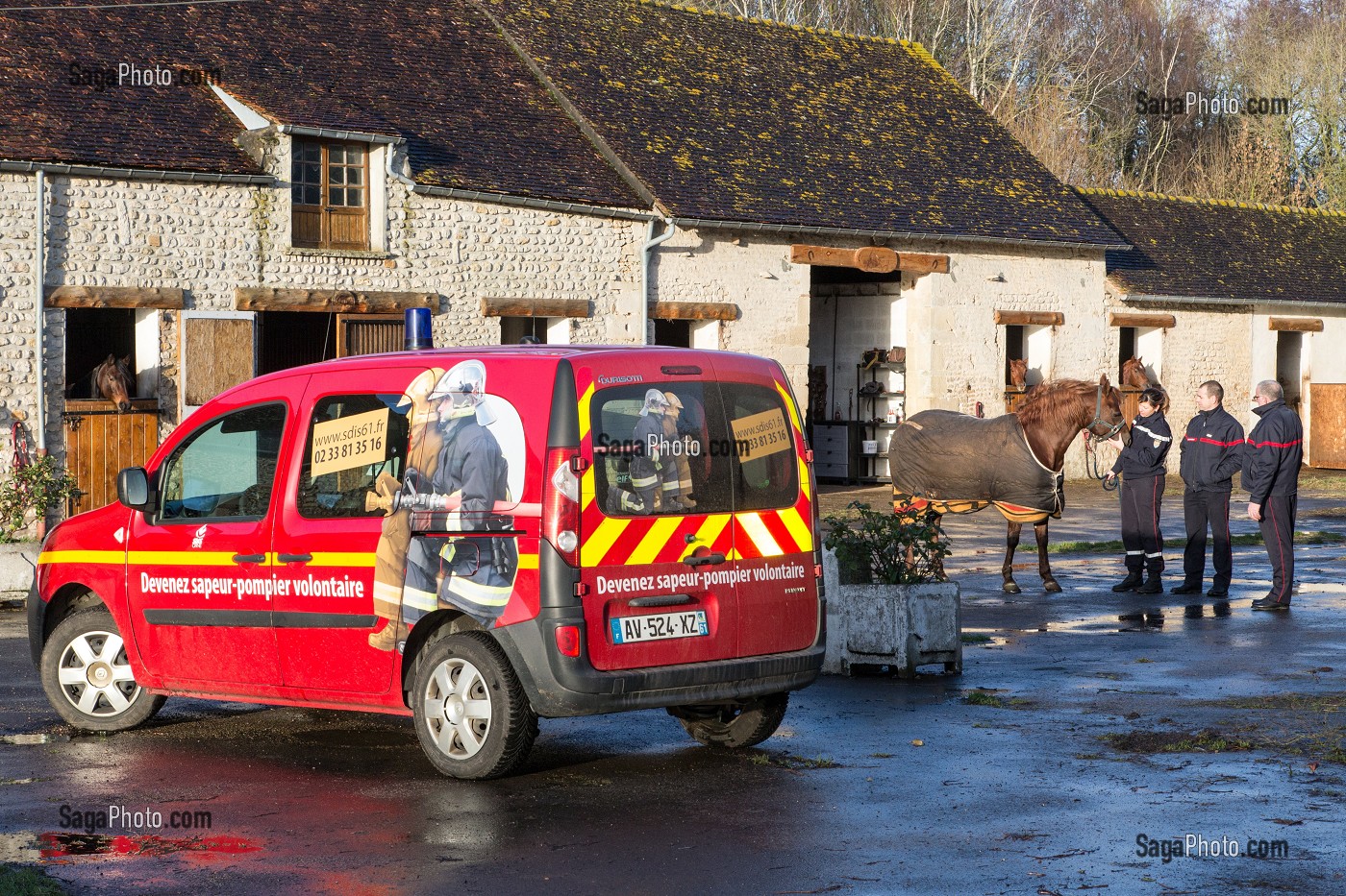 BERANGERE DE LAJUDIE, TECHNICIEN DENTAIRE EQUIN, CAPORAL SAPEUR-POMPIERS VOLONTAIRE AU CENTRE DE SECOURS DE CARROUGES (61), FRANCE 