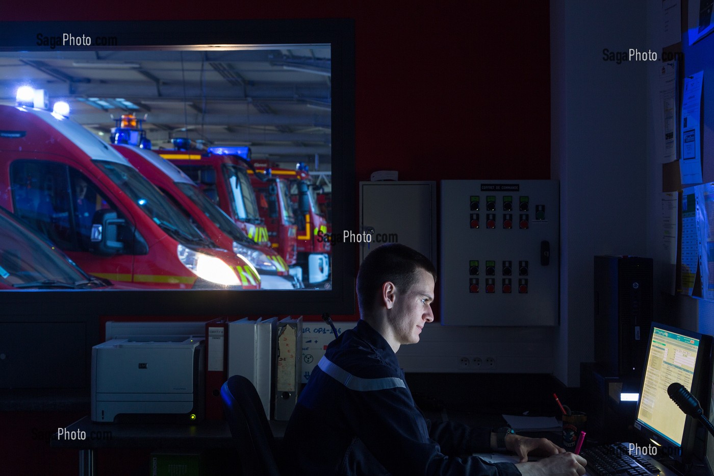 STATIONNAIRE AU POSTE DE GARDE LA NUIT, REPORTAGE DE 24 HEURES AVEC LES SAPEURS-POMPIERS, ALENCON (ORNE), SDIS61, FRANCE 