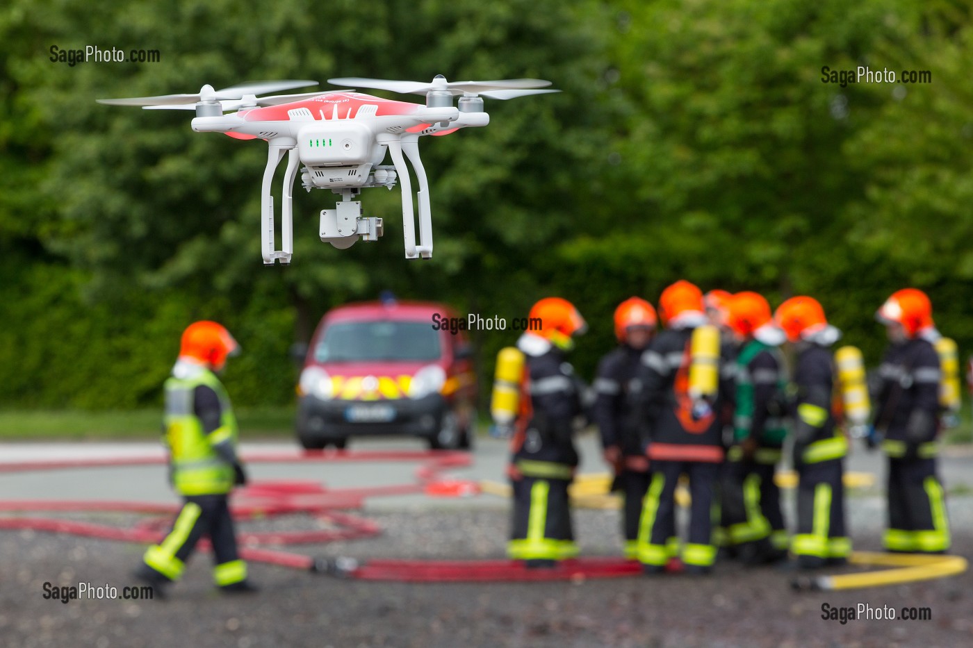 DEMONSTRATION DE PILOTAGE DE DRONE EN INTERVENTION, UN NOUVEL OUTIL AU SERVICE DES SECOURS, REPORTAGE DE 24 HEURES AVEC LES SAPEURS-POMPIERS, ALENCON (ORNE), SDIS61, FRANCE 