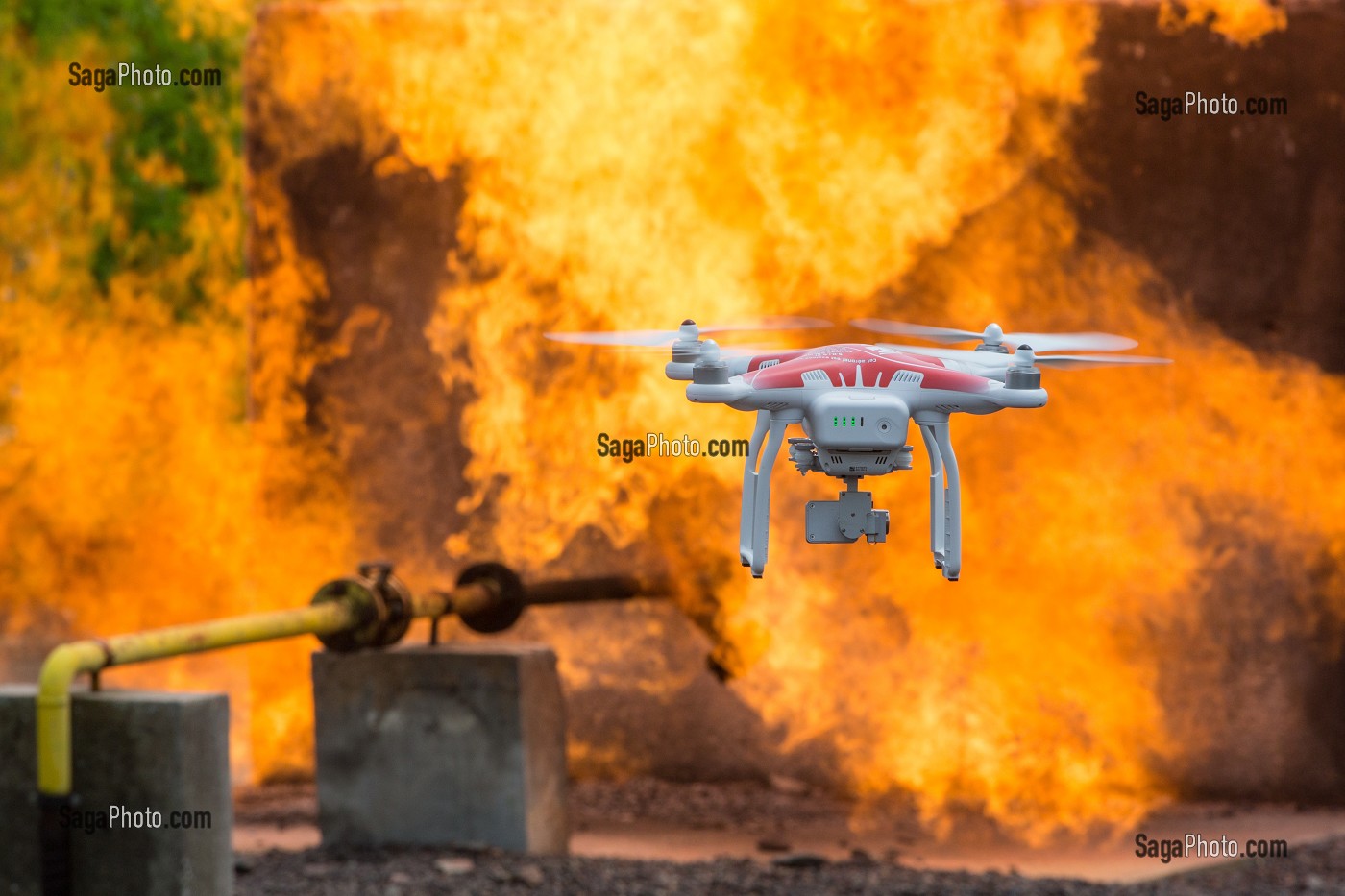 DEMONSTRATION DE PILOTAGE DE DRONE EN INTERVENTION, UN NOUVEL OUTIL AU SERVICE DES SECOURS, REPORTAGE DE 24 HEURES AVEC LES SAPEURS-POMPIERS, ALENCON (ORNE), SDIS61, FRANCE 