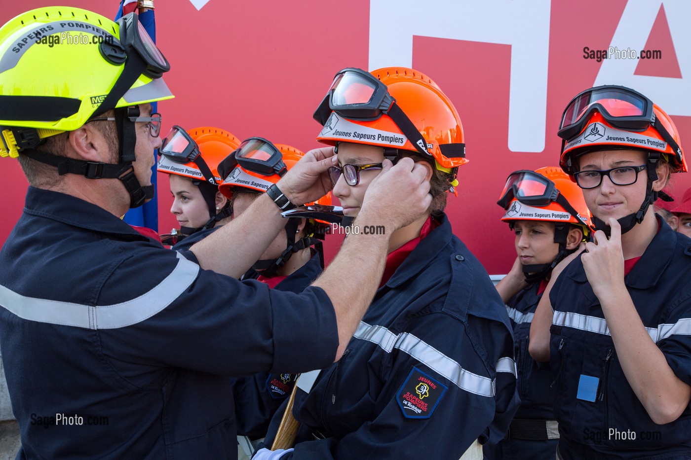 PREPARATION DE LA SECTION DES JEUNES SAPEURS-POMPIERS AVANT LE DEFILE, 123 EME CONGRES NATIONAL DES SAPEURS-POMPIERS DE FRANCE, TOURS, SEPTEMBRE 2016 