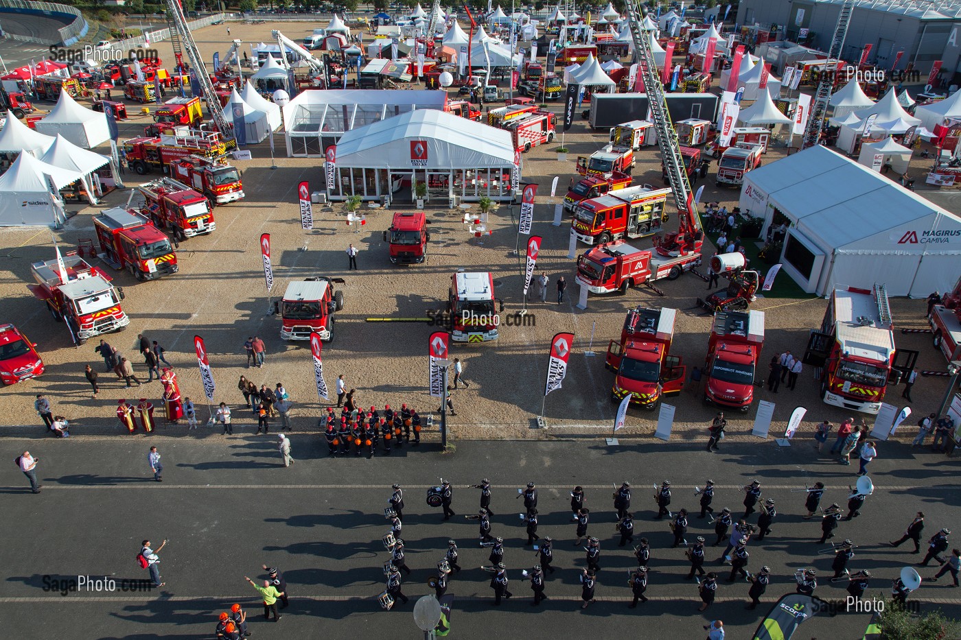EXPOSITION DE MATERIEL ET DE CAMIONS DE SECOURS, 123 EME CONGRES NATIONAL DES SAPEURS-POMPIERS DE FRANCE, TOURS, SEPTEMBRE 2016 