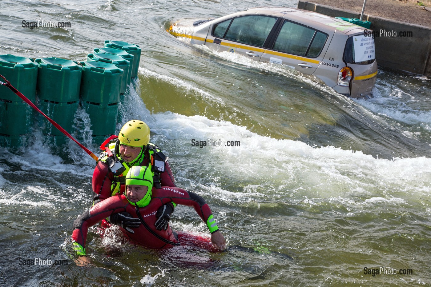 SAUVETAGE D'UNE VICTIME A LA DERIVE, DEMONSTRATION DE SECOURS NAUTIQUE, 123 EME CONGRES NATIONAL DES SAPEURS-POMPIERS DE FRANCE, TOURS, SEPTEMBRE 2016 