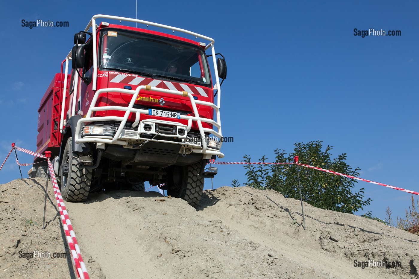 DEMONSTRATION DE CAMION CITERNE FEUX DE FORET DE MARQUE CAMIVA SIDES EN SITUATION, 123 EME CONGRES NATIONAL DES SAPEURS-POMPIERS DE FRANCE, TOURS, SEPTEMBRE 2016 