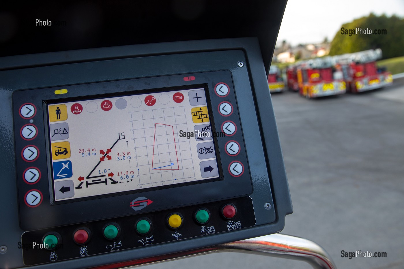 ECRAN DE CONTROLE DES COMMANDE DE LA MACHINE, SOCIETE RIFFAUD, FABRICANT D'ECHELLE SAPEUR-POMPIER, GROUPE GIMAEX, TOUROUVRE (61), FRANCE 