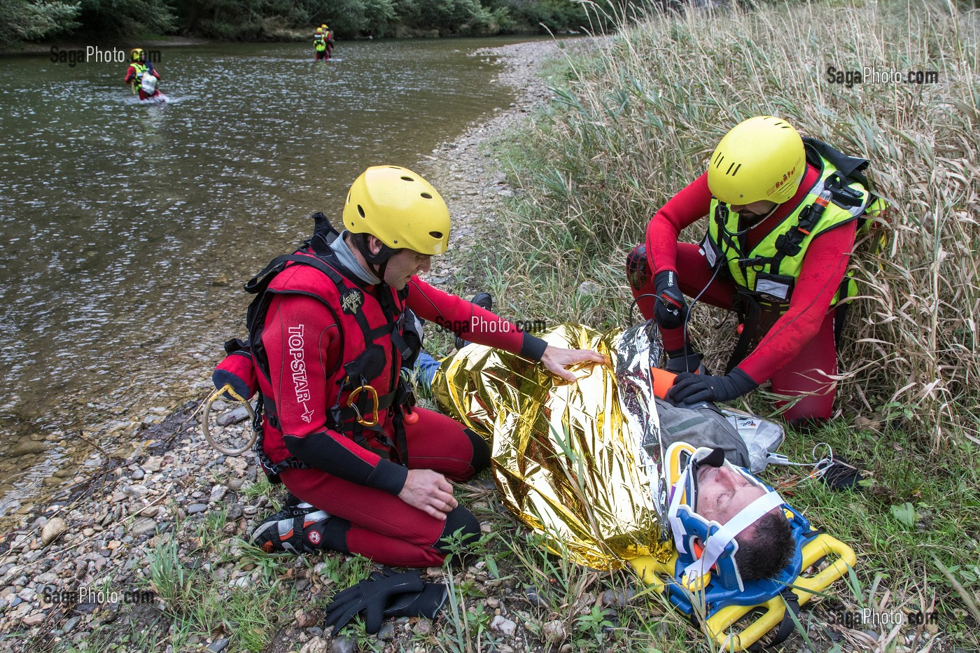 EXTRACTION D'UN PECHEUR VICTIME D'UN MALAISE DANS LA RIVIERE, STAGE IMP3 AVEC LE CENTRE NATIONAL DE FORMATION DE FLORAC, COMMUNE DE SAINTE-EMINIE DANS LES GORGES DU TARN (48), FRANCE 