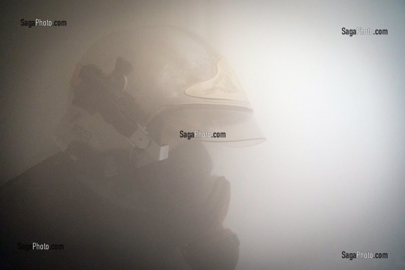 MANOEUVRE DE LA GARDE SUR LE THEME DU FEU D'APPARTEMENT, CENTRE DE SECOURS RENNES-SAINT-GEORGES (35), FRANCE 