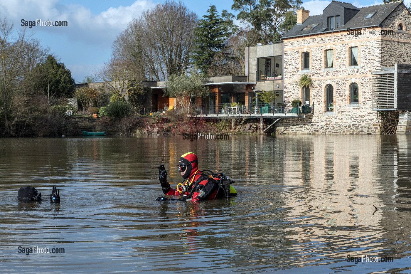 ENTRAINEMENT DE RECONNAISSANCE DES PLONGEURS SUR L'ETANG D'APIGNE, CENTRE DE SECOURS RENNES-SAINT-GEORGES (35), FRANCE 