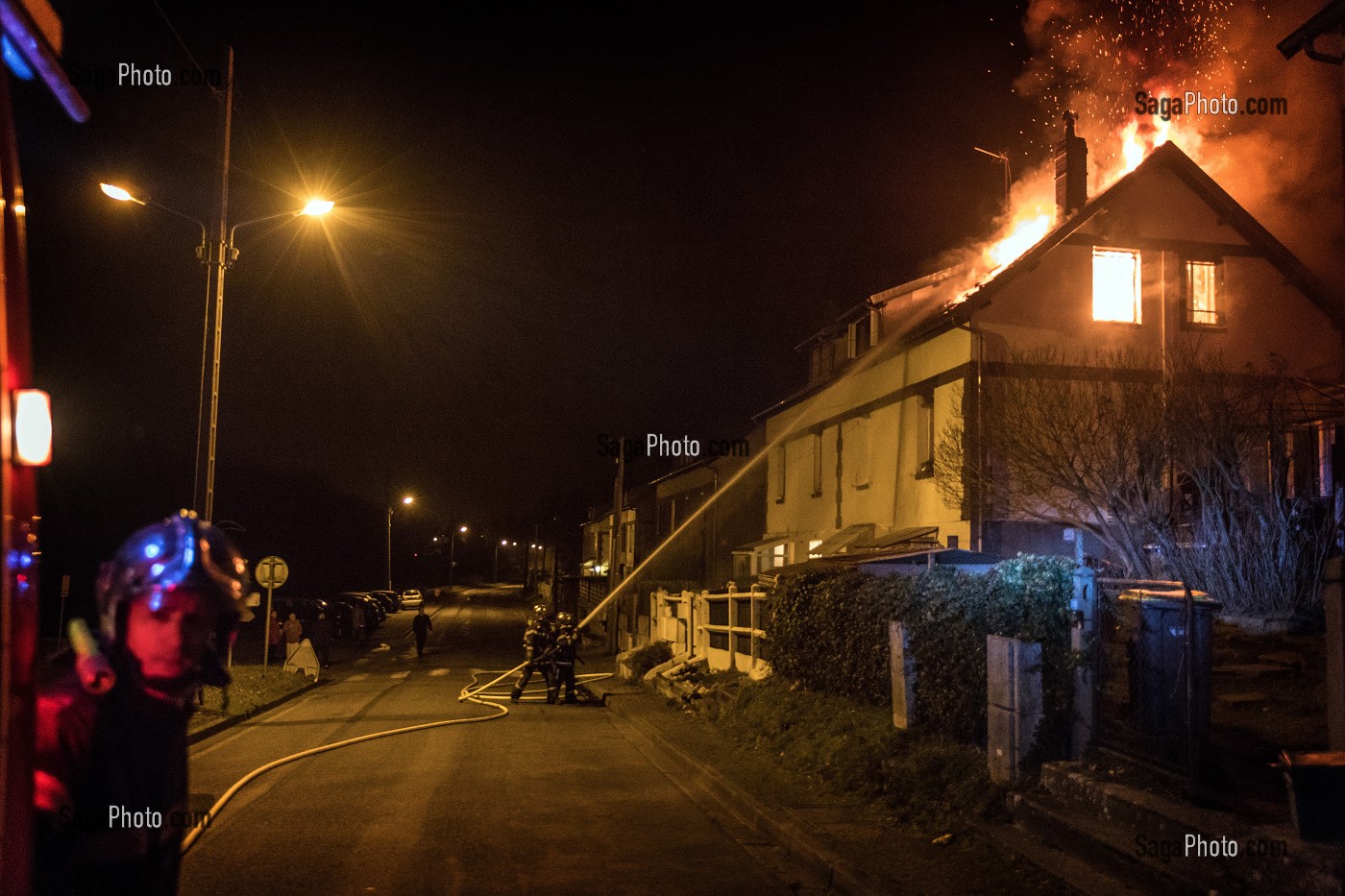 FEU DE MAISON DANS LA CITE DU MOULIN A PAPIER, RUGLES (27), FRANCE 