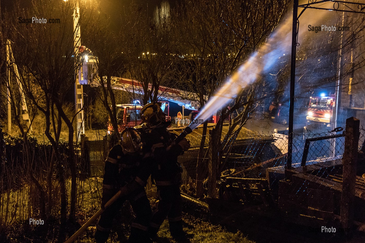 FEU DE MAISON DANS LA CITE DU MOULIN A PAPIER, RUGLES (27), FRANCE 