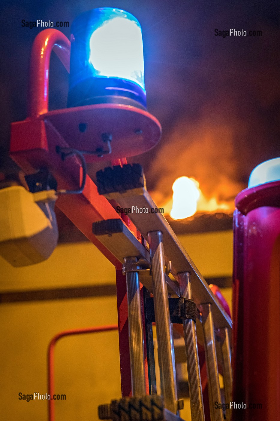 FEU DE MAISON DANS LA CITE DU MOULIN A PAPIER, RUGLES (27), FRANCE 