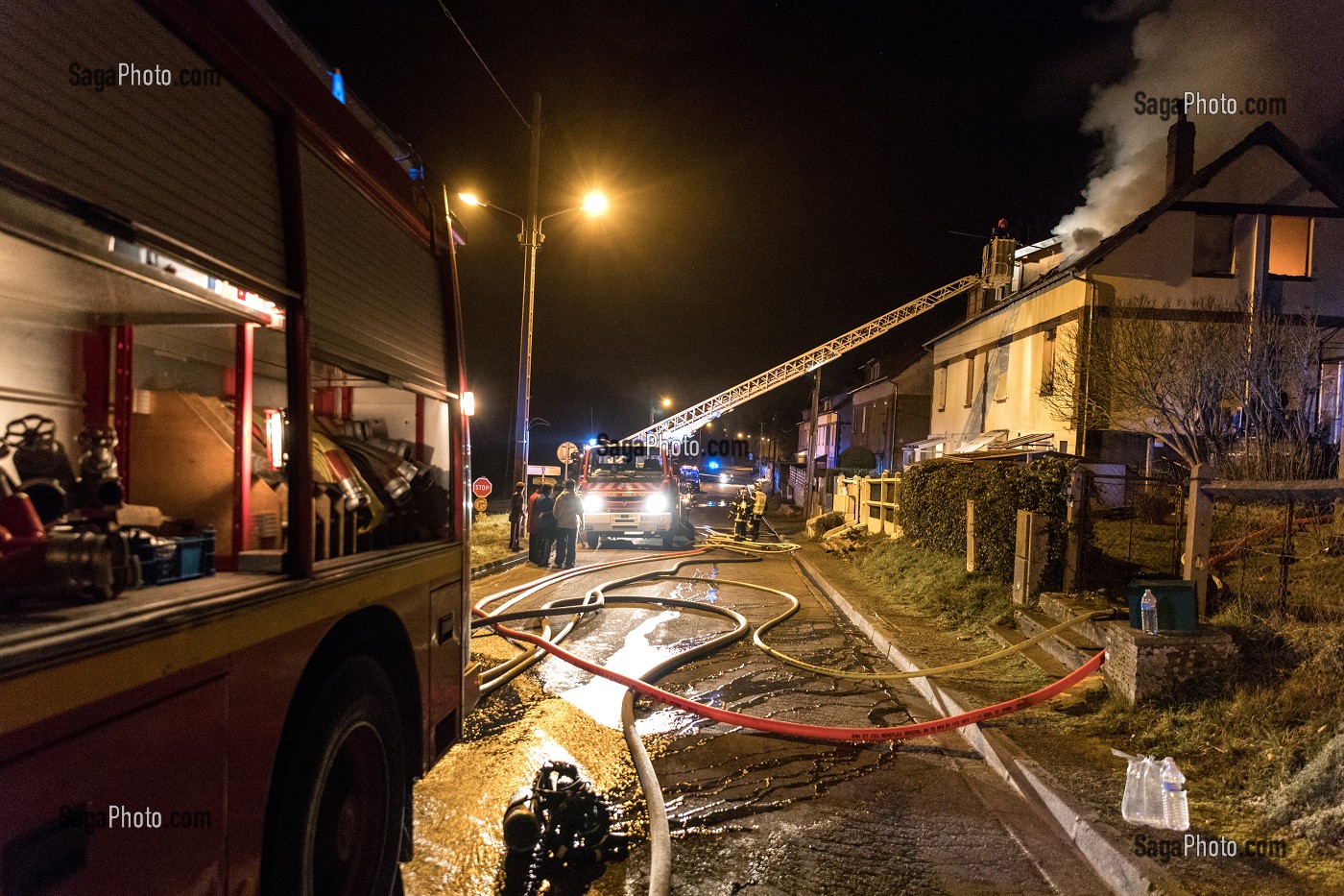 FEU DE MAISON DANS LA CITE DU MOULIN A PAPIER, RUGLES (27), FRANCE 