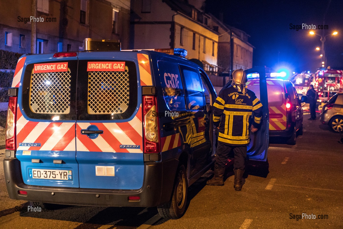 VEHICULE D'INTERVENTION D'URGENCE GAZ, FEU DE MAISON DANS LA CITE DU MOULIN A PAPIER, RUGLES (27), FRANCE 