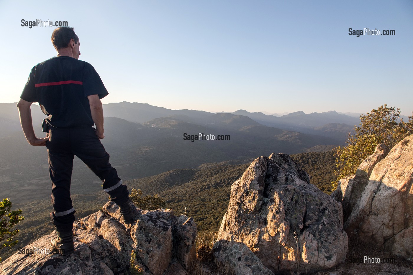 SURVEILLANCE SAPEURS-POMPIERS DEPUIS LE RELAIS TELEPHONIQUE DE CASALABRIVA, VALLEE VERTE DU TARAVO, CORSE-DU-SUD, FRANCE 