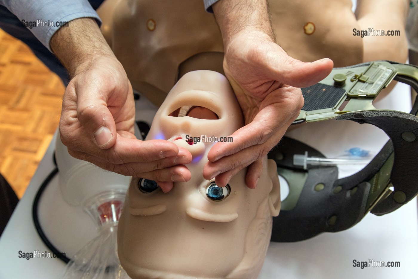 STAND MEDICALEM AVEC SES MANNEQUINS CONNECTES, CONGRES SECOURS SANTE 2017, JOURNEES SCIENTIFIQUES EUROPEENNES DU SERVICE DE SANTE, SAPEURS-POMPIERS DE FRANCE, VANNES (56), FRANCE 
